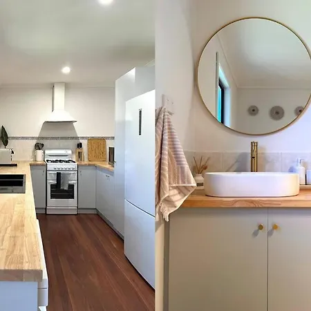 The Little Beach Retreat - Relaxing Family Sized Home One Street From The Sea! Port Willunga Exterior photo