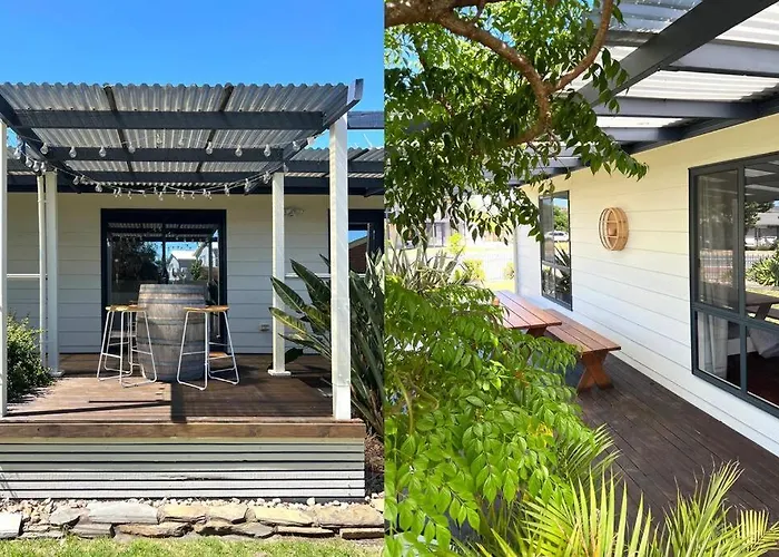 The Little Beach Retreat - Relaxing Family Sized Home One Street From The Sea!