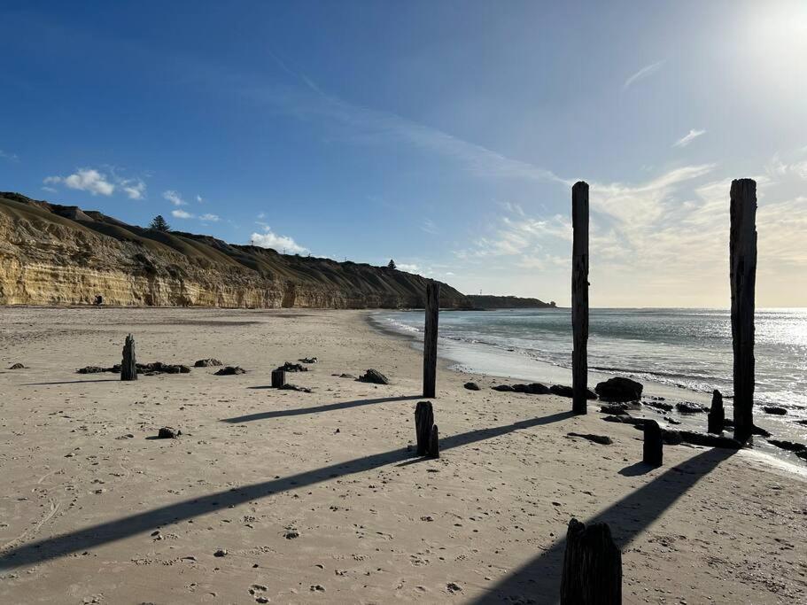 The Little Retreat - Relaxing Family Sized One Street From The Sea! Holiday home *