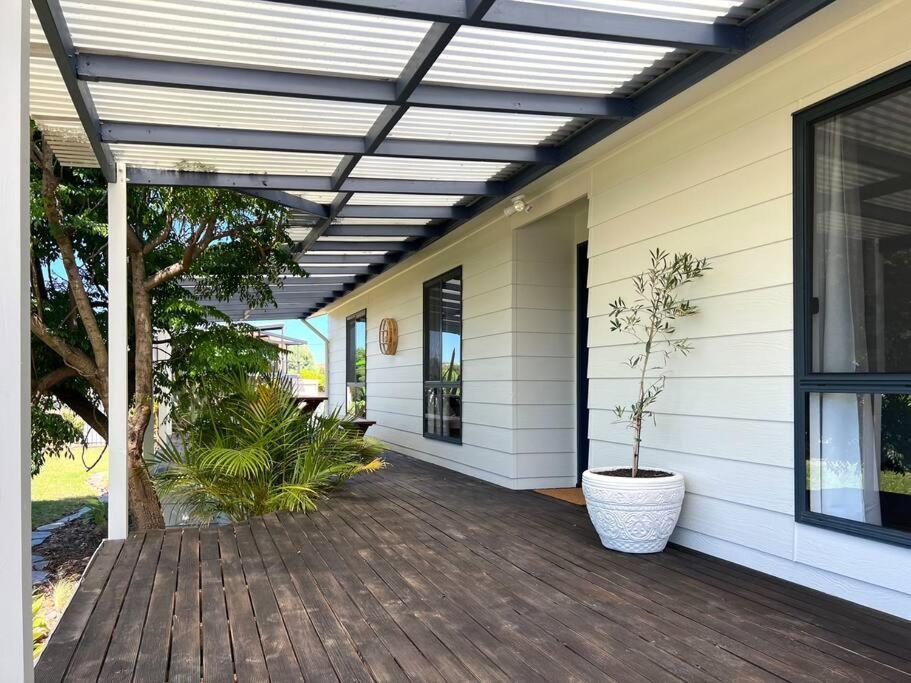 The Little Retreat - Relaxing Family Sized One Street From The Sea! *